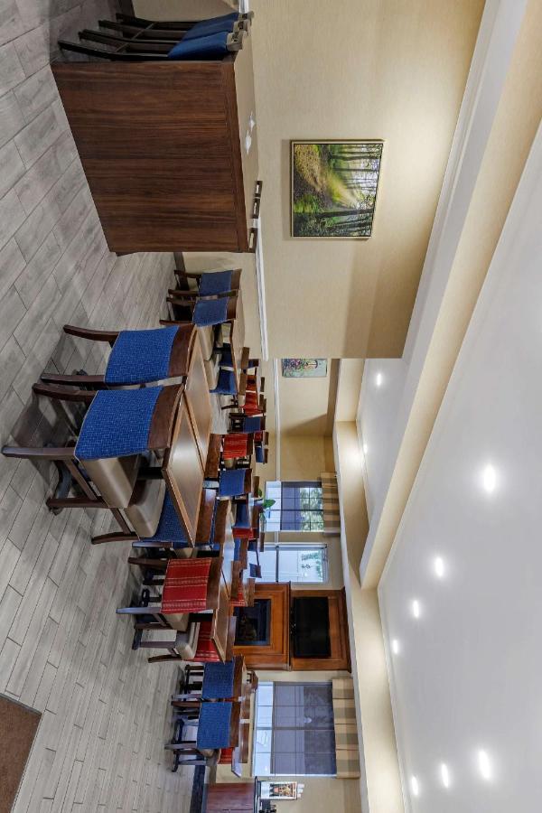 Comfort Inn & Suites Orangeburg Exterior photo