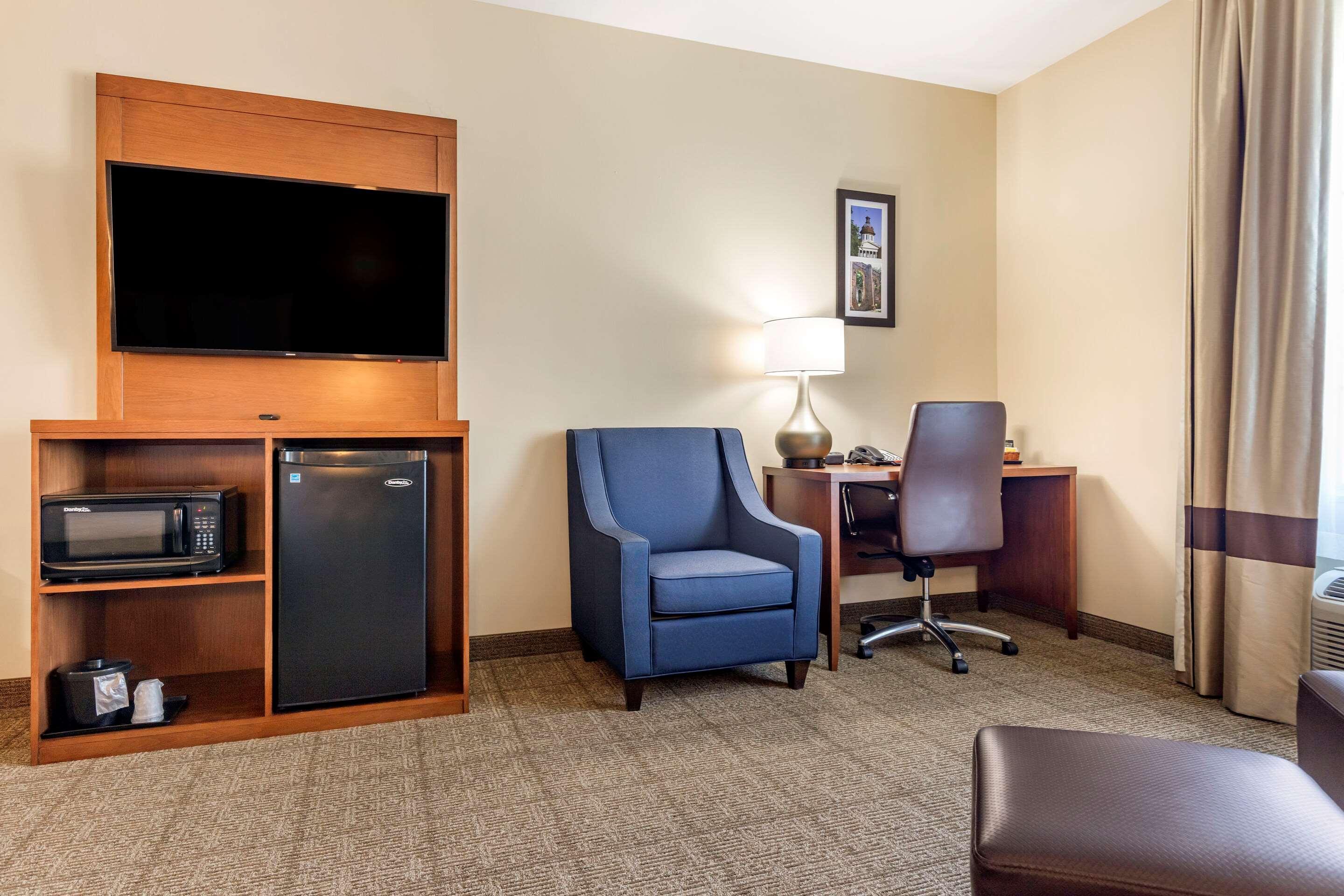 Comfort Inn & Suites Orangeburg Exterior photo